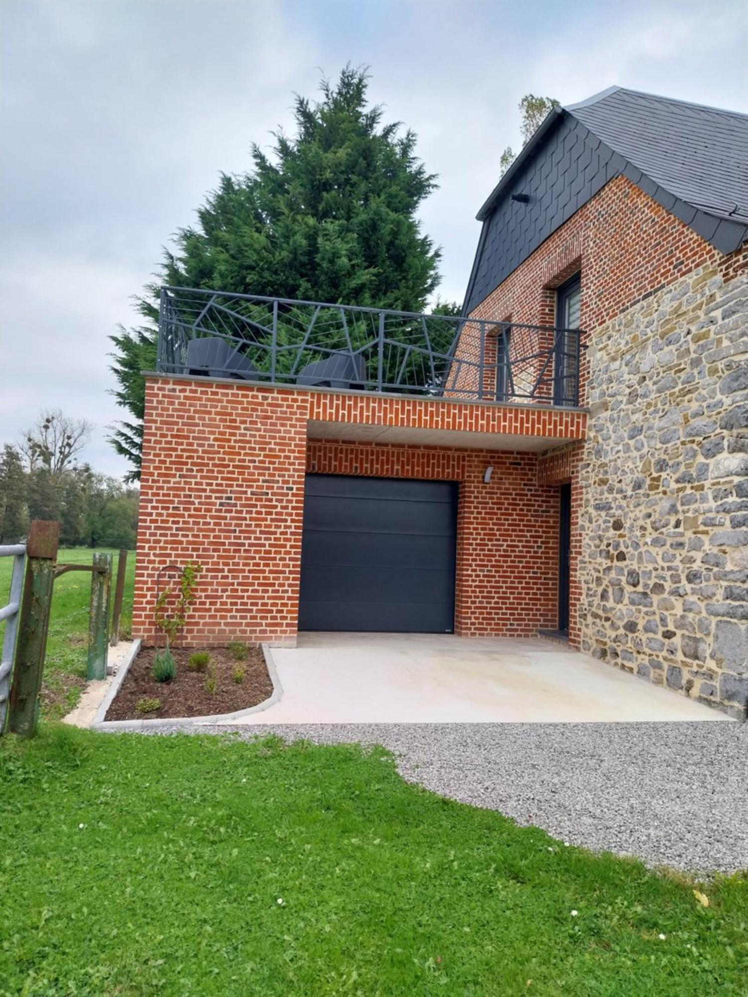 Le Murmure Du Ruisseau - Piece De Vie 60 M2 - Terrasse 30 M2 - 2 Wc Hébergement de vacances *